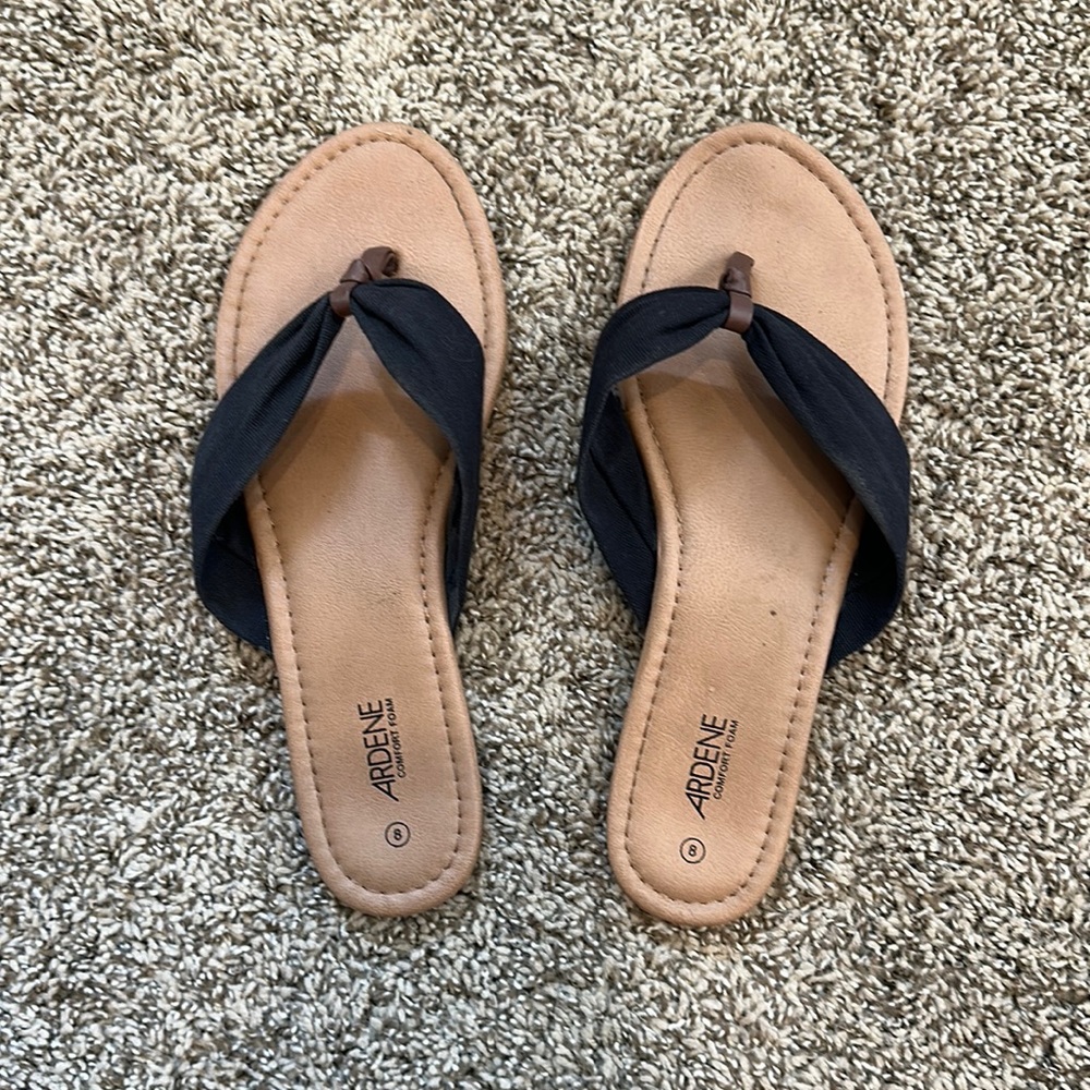 Ardene size 8 women’s sandals